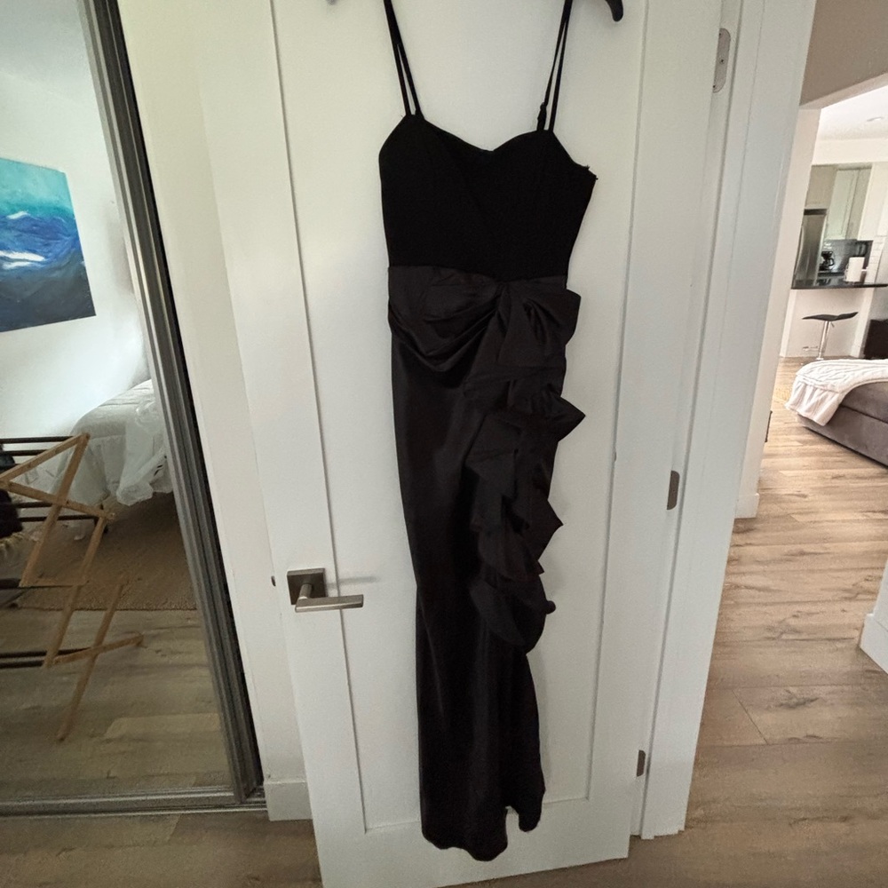 Black formal dress. Only worn once. Size Medium